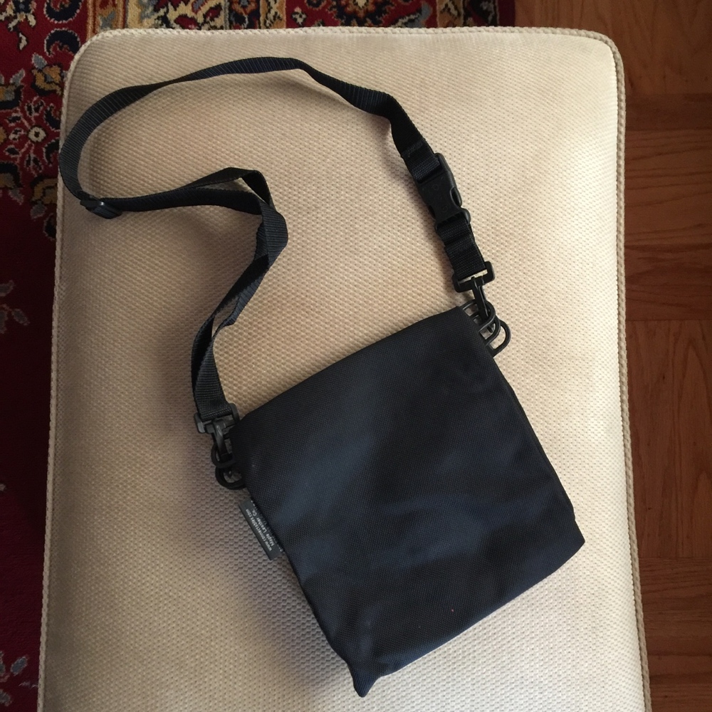 Connectable's Multi Compartment Shoulder Bag - image 6